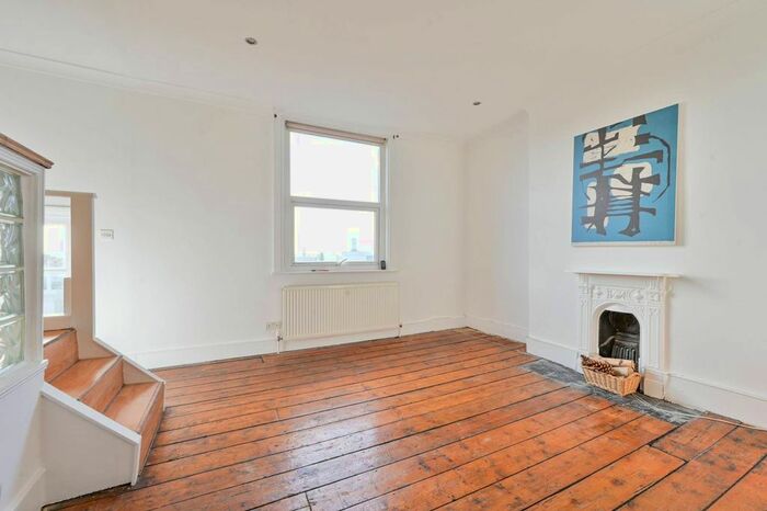 2 Bedroom Flat To Rent In Churchfield Road, Acton, London, W3