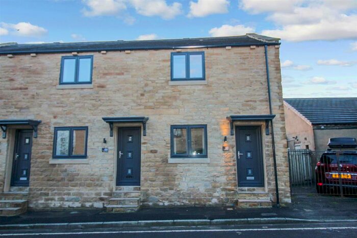 2 Bedroom Town House To Rent In Stott Terrace, Bradford BD2