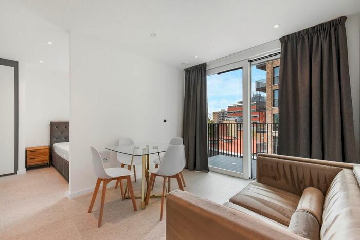 Studio To Rent In Sidney Street, London, E1