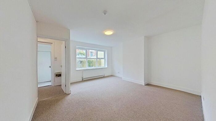 1 Bedroom Flat To Rent In Basement Flat, Station Road, Margate, CT9