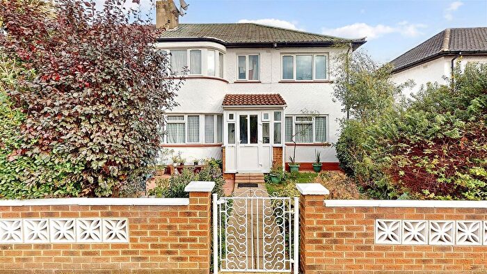 2 Bedroom Maisonette For Sale In Redesdale Gardens, Isleworth, TW7