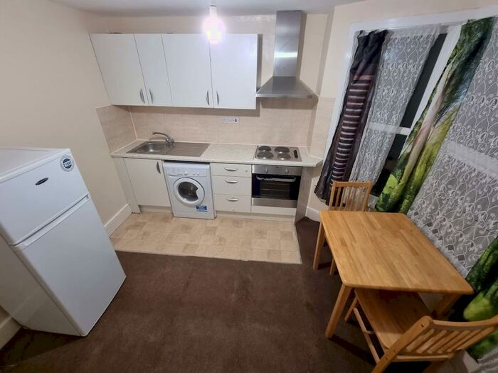 1 Bedroom Flat To Rent In Whitbread Road, London, SE4