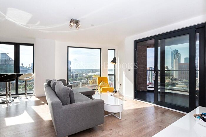 1 Bedroom Apartment To Rent In Roosevelt Tower, Williamsburg Plaza, Poplar, E14