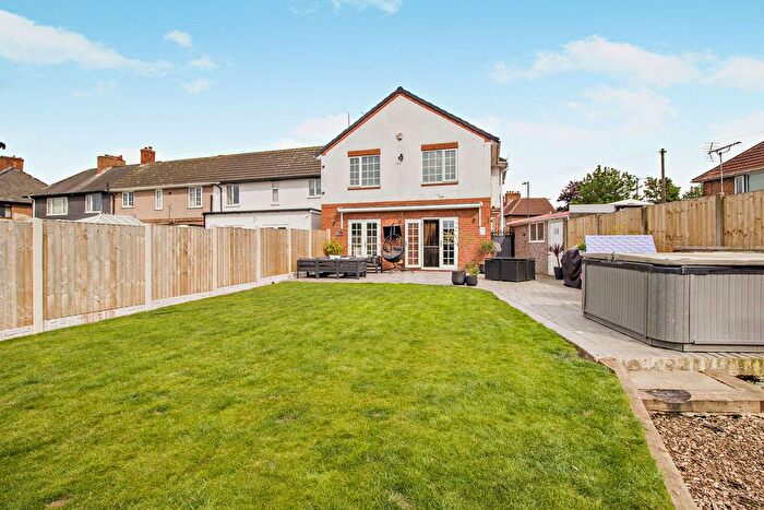 4 Bedroom Semi-Detached House For Sale In Paxton Cresent, Doncaster, DN3