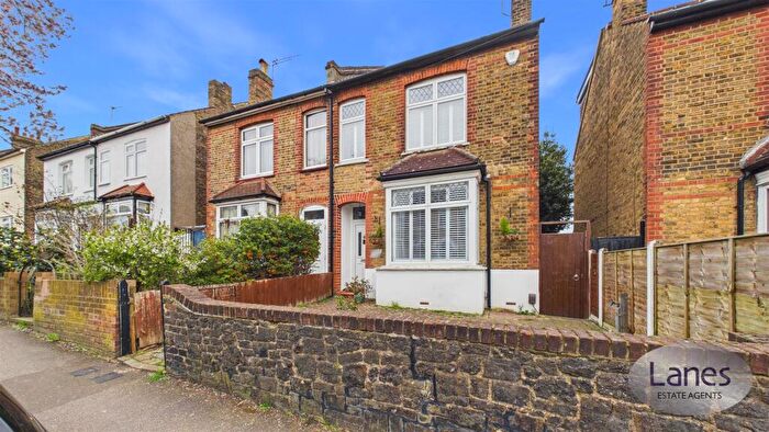 3 Bedroom Semi Detached House For Sale In Browning Road, Enfield, EN2