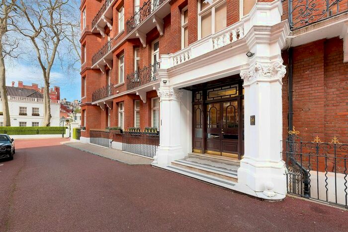 3 Bedroom Flat To Rent In Hyde Park Gate, London, SW7