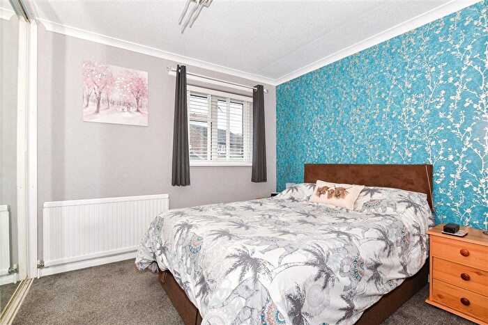3 Bedroom Semi-Detached House For Sale In Midsummer Road, Snodland, Kent, ME6