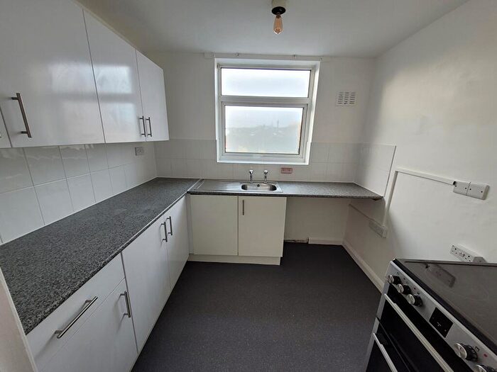 3 Bedroom Flat To Rent In Valley Drive, Newthorpe, NG16