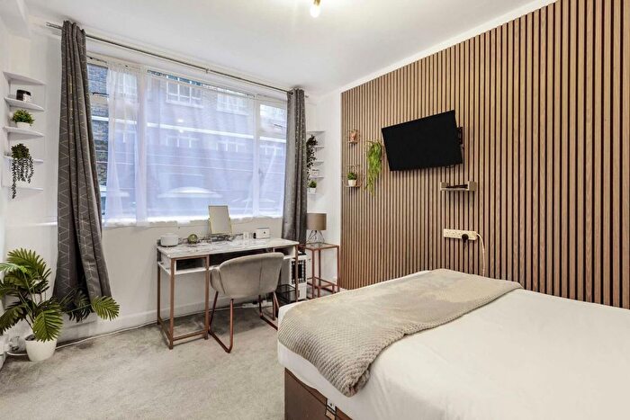 Studio To Rent In Charterhouse Square, London, EC1M