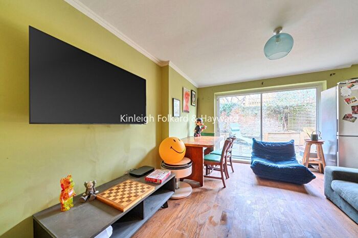 2 Bedroom Flat To Rent In St. Julians Farm Road, London, SE27