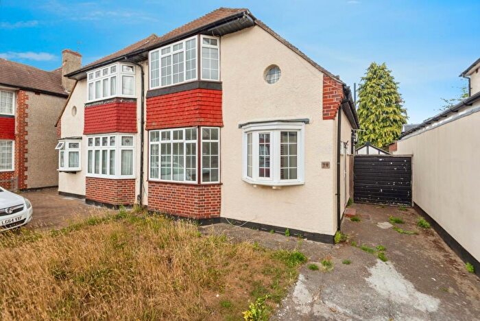 3 Bedroom House For Sale In Gainsborough Road, New Malden, KT3