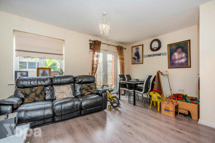 3 Bedroom End Of Terrace House For Sale In Lockwood Place, Dartford, DA1