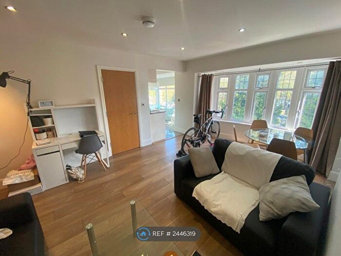 2 Bedroom Flat To Rent In B, Leeds, LS6