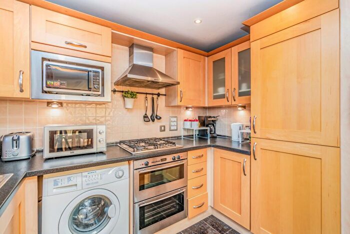 2 Bedroom Apartment To Rent In Charter House, Ocean Village, SO14