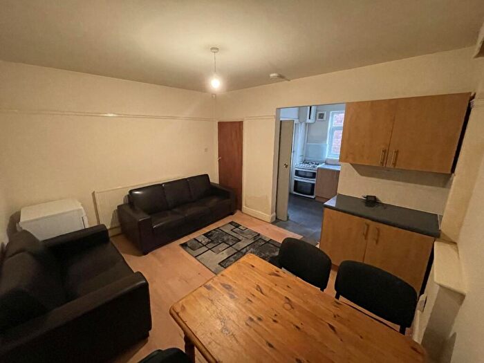 4 Bedroom House To Rent In Beeston Road, Dunkirk, Nottingham, Nottinghamshire, NG7