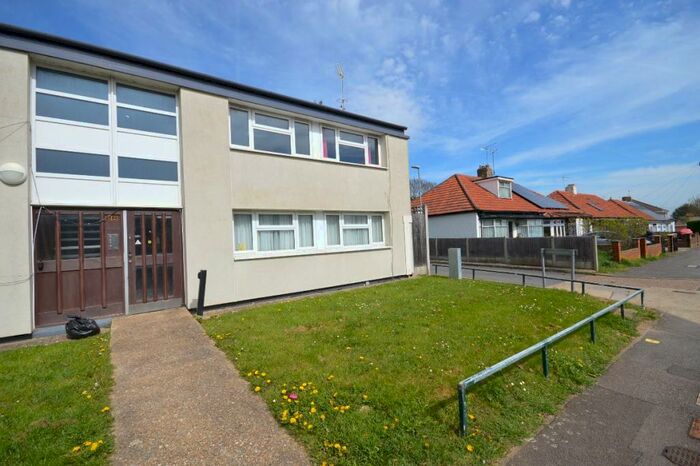 2 Bedroom Apartment To Rent In Heaton Avenue, Romford, RM3