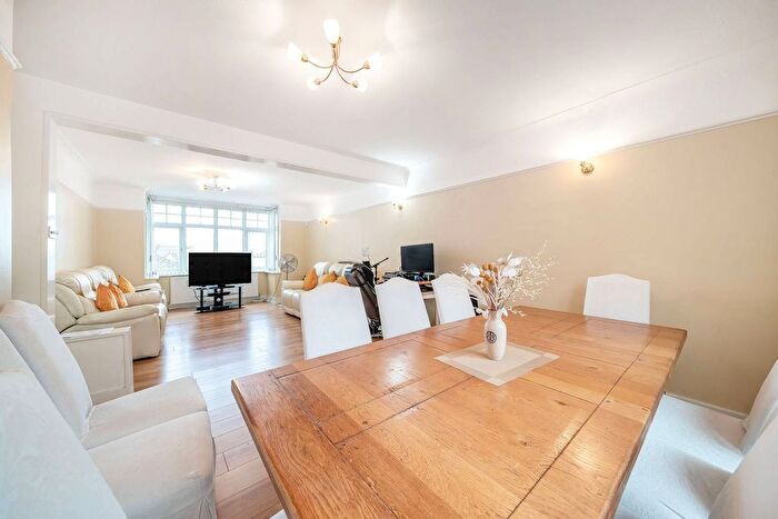 3 Bedroom Terraced House For Sale In Buller Road, Thornton Heath, CR7