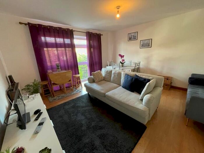 1 Bedroom Flat To Rent In One Bedroom Flat, Montague Rd, SW19