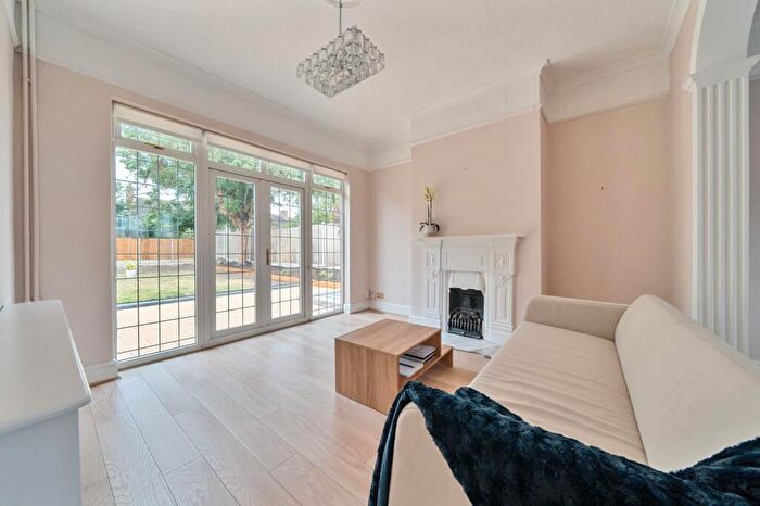 3 Bedroom Semi-Detached House To Rent In Craigton Road London, SE9