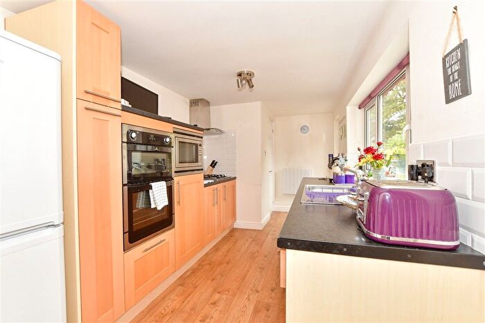 3 Bedroom Semi-Detached House For Sale In Wyphurst Road, Cranleigh, Surrey, GU6