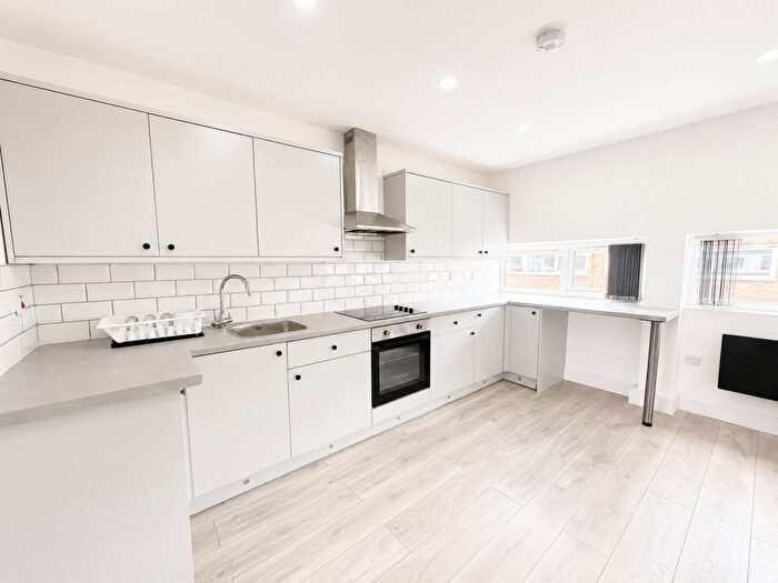 1 Bedroom Apartment For Sale In High St- £Pcm Rental Income, Cradley Heath, B64