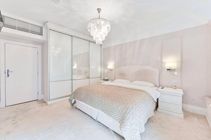 4 Bedroom Flat To Rent In Marylebone Road, Marylebone, London, NW1