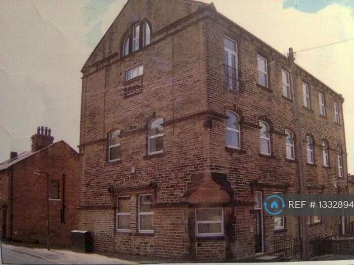 2 Bedroom Flat To Rent In Browning Avenue, Halifax, HX3