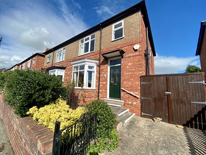 3 Bedroom Semi-Detached House To Rent In Holmlands Road/Cockerton - Darlington, DL3