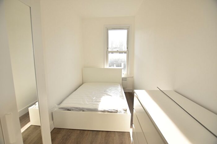 2 Bedroom Flat To Rent In Uxbridge Road, London, W12