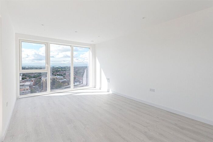 2 Bedroom Flat To Rent In Prince Regent Road, Hounslow, TW3
