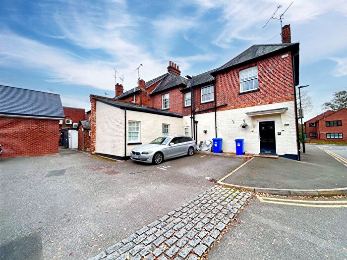 2 Bedroom Maisonette To Rent In High Street, Crowthorne, Berkshire, RG45