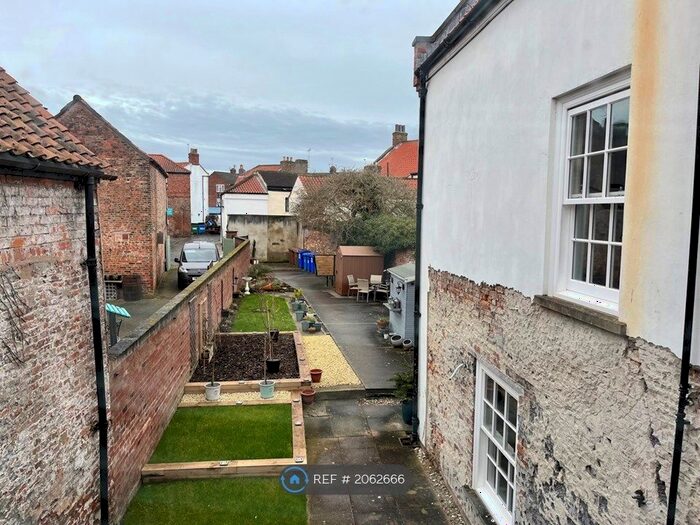 1 Bedroom Flat To Rent In Market Place, Howden, Goole, DN14
