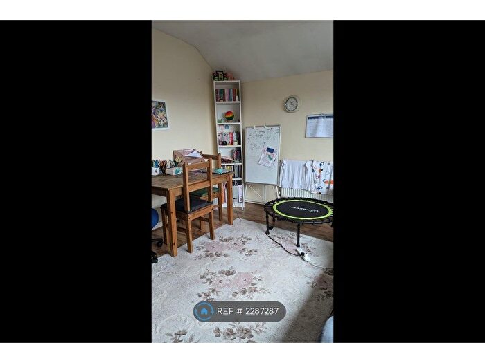2 Bedroom Flat To Rent In High Lane, Manchester, M21