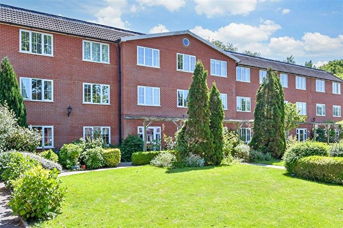 2 Bedroom Flat For Sale In Chapel Road, Hothfield, Ashford, Kent, TN25