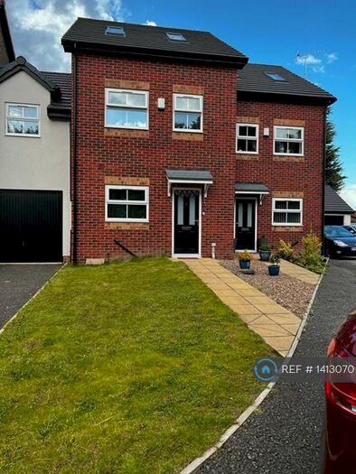 3 Bedroom Semi-Detached House To Rent In Woodhouse Hill Drive, Leeds, LS10