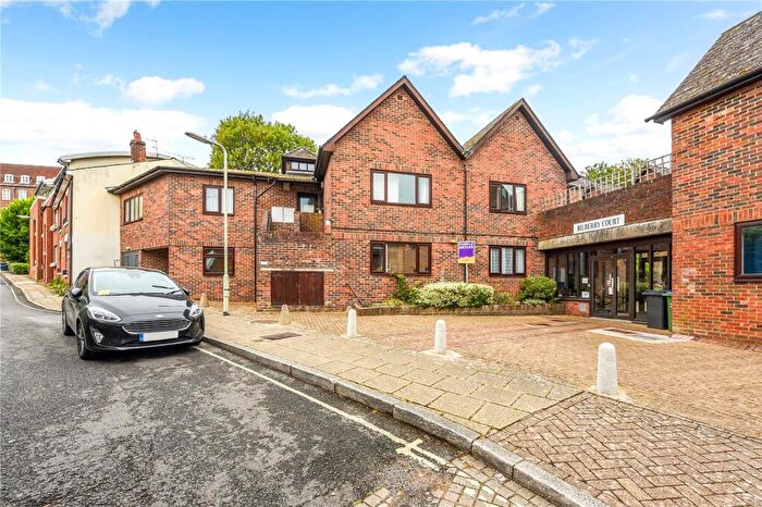 2 Bedroom Flat To Rent In Bilberry Court, Staple Gardens, Winchester, SO23