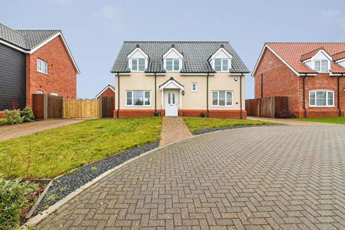 4 Bedroom Detached House For Sale In Yarmouth Road, Broome, Bungay, NR35