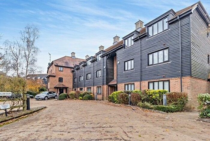 2 Bedroom Flat For Sale In Willow Court, Rickmansworth, WD3