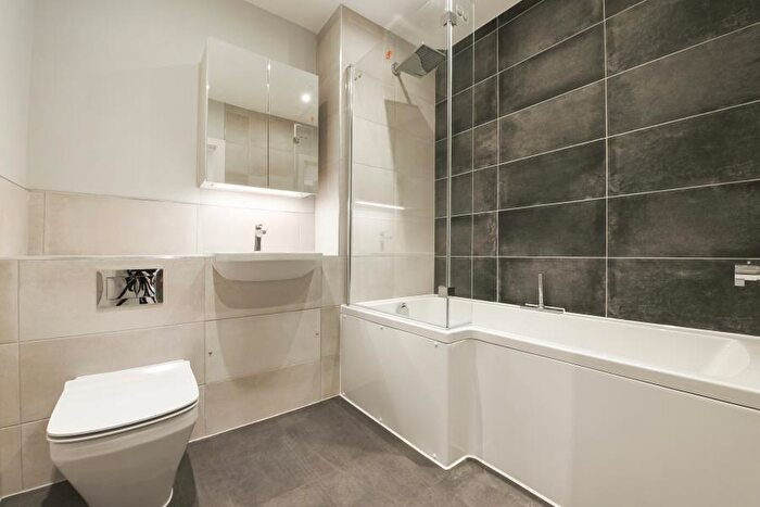 2 Bedroom Apartment To Rent In Uxbridge Road, Pinner, HA5