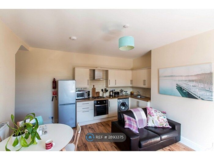 3 Bedroom Terraced House To Rent In Newsome Road, Huddersfield, HD4