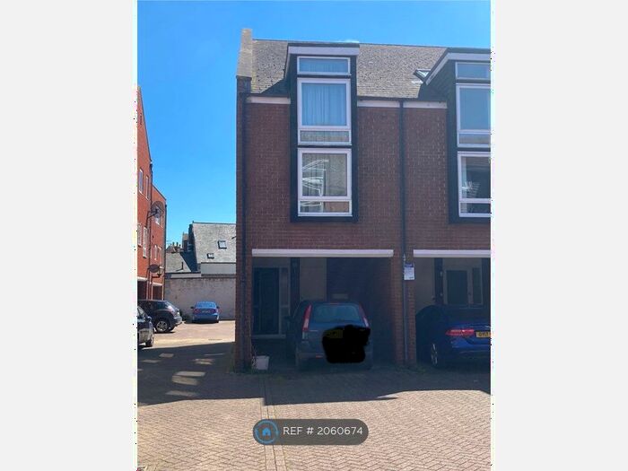 2 Bedroom End Of Terrace House To Rent In Aynsley Court, Sandwich, CT13