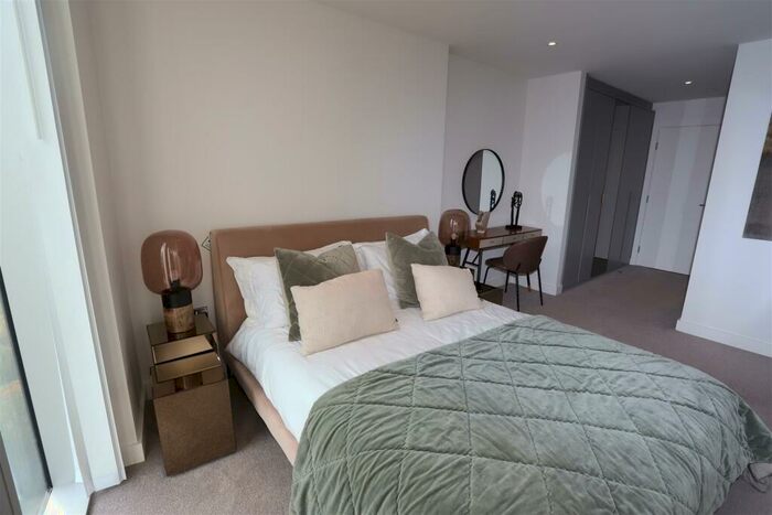 2 Bedroom Apartment To Rent In Deansgate Square, Owen Street, M15