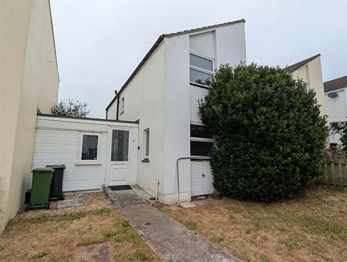 2 Bedroom Semi-Detached House To Rent In Hawkins Road, Newquay, TR7