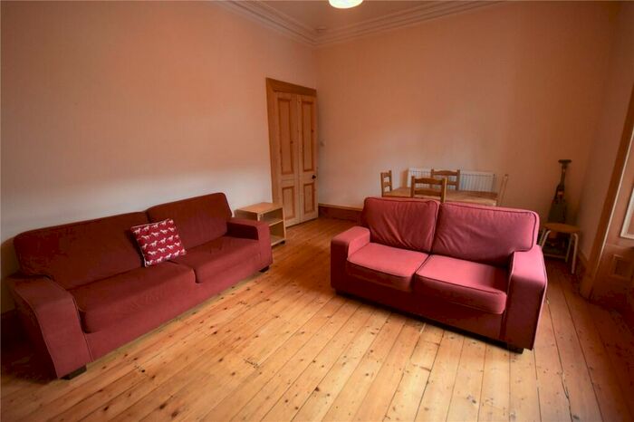2 Bedroom Flat To Rent In Chattan Place, First Floor Right, West End, Aberdeen, AB10