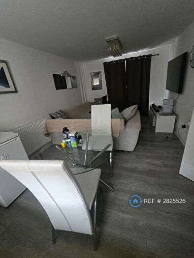 2 Bedroom Flat To Rent In Bagshawe Way, Dunstable, LU5