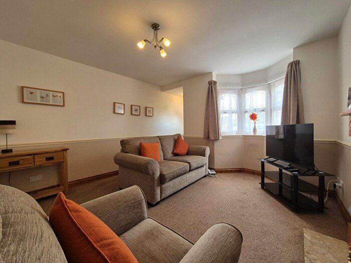 1 Bedroom Flat To Rent In Dubarry Avenue, Kingswinford, DY6