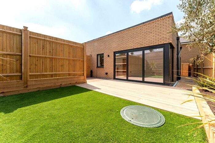 2 Bedroom Detached House To Rent In Albert Road, Sutton, SM1