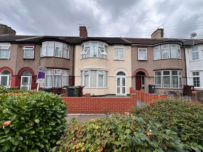 3 Bedroom House For Sale In Cranleigh Gardens, Barking, IG11