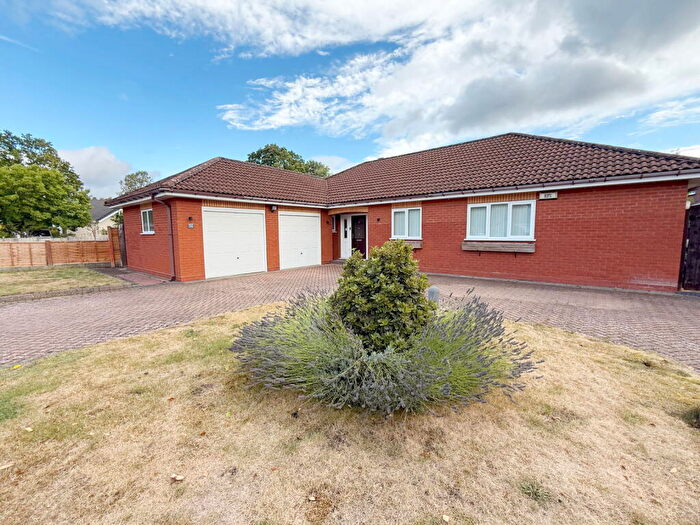 4 Bedroom Detached Bungalow For Sale In Birchy Close, Dickens Heath, Solihull, B90