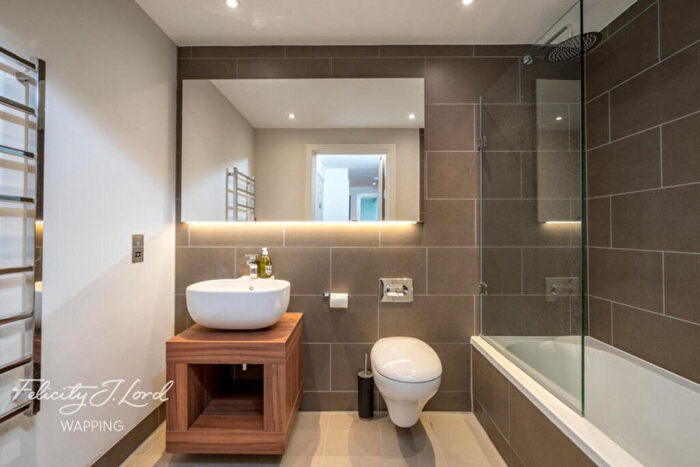 1 Bedroom Apartment For Sale In Whitechapel High Street, London, E1